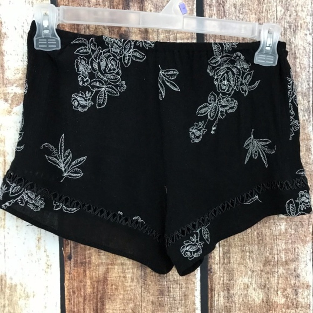 Kendall & Kylie Blk/Wht Shorts Small